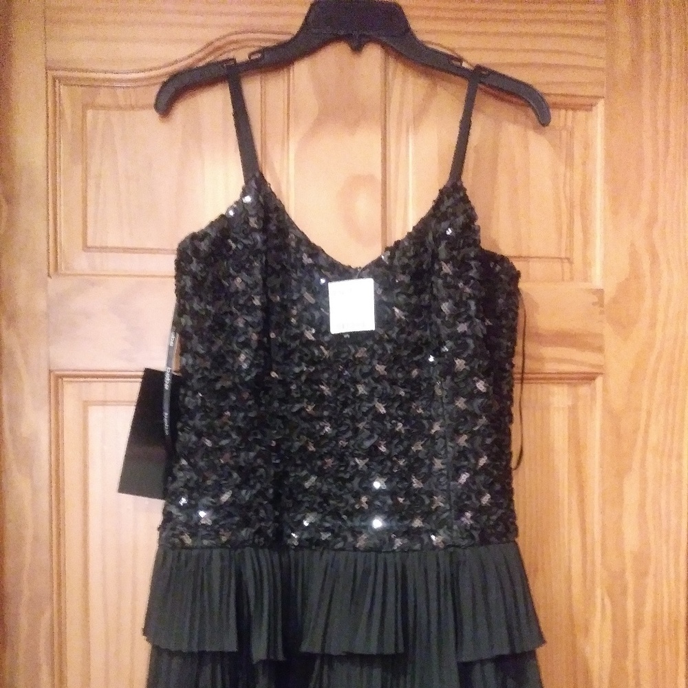 BEBE BLACK NEW RUFFLE DRESS IN MEDIUM - Picture 4 of 7
